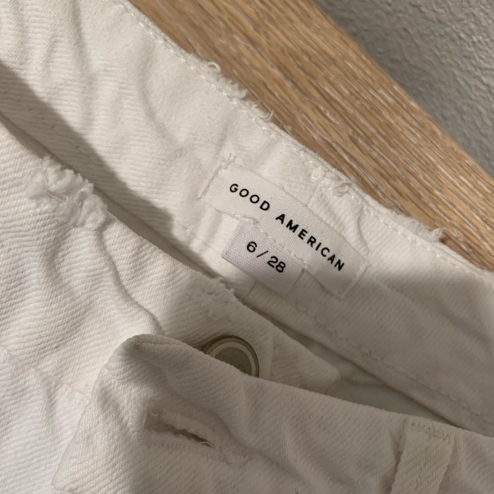 Good American Distressed White Denim NWT - Picture 5 of 5